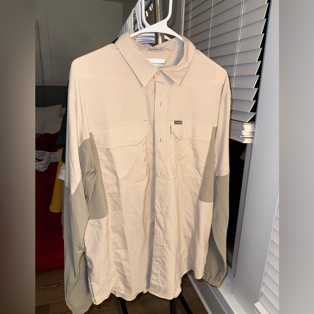 Columbia Khaki and Olive Zip Pocket Windbreaker